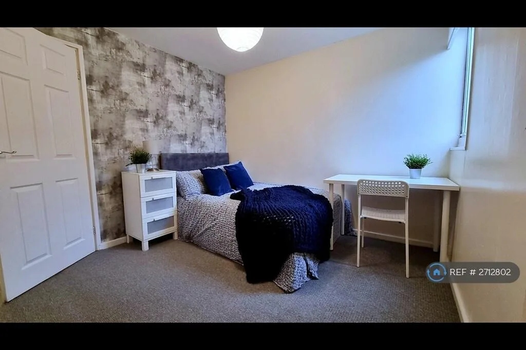 4 bedroom semi-detached house for rent