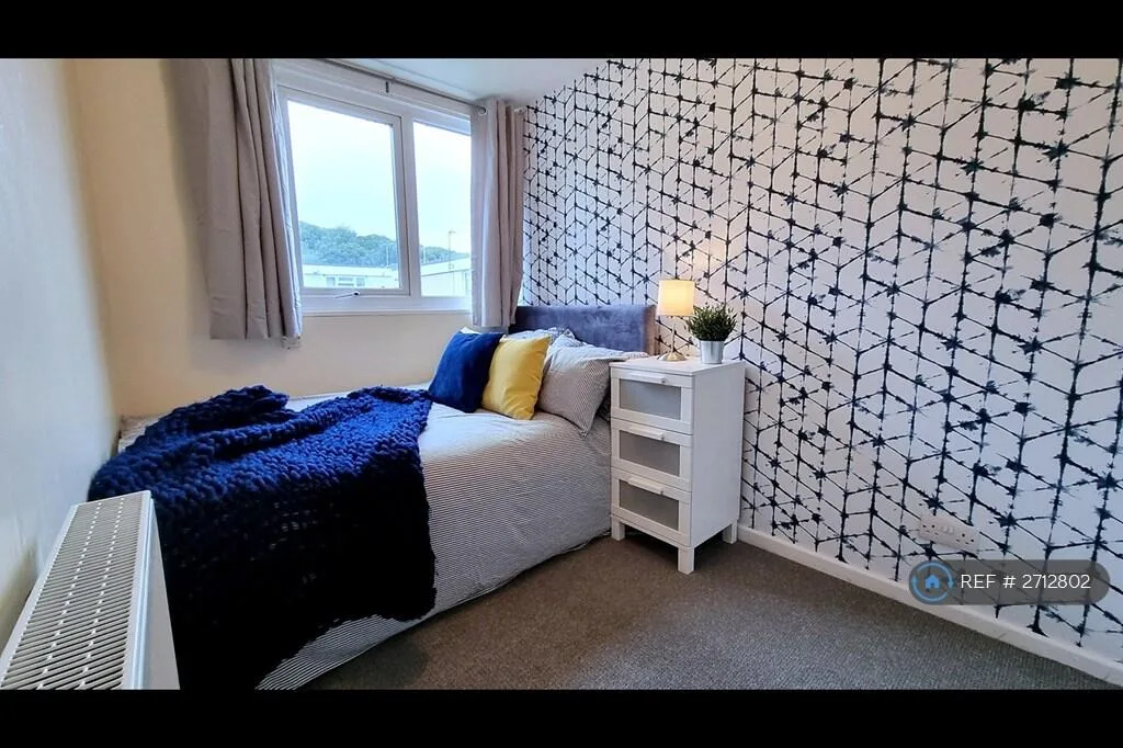 4 bedroom semi-detached house for rent
