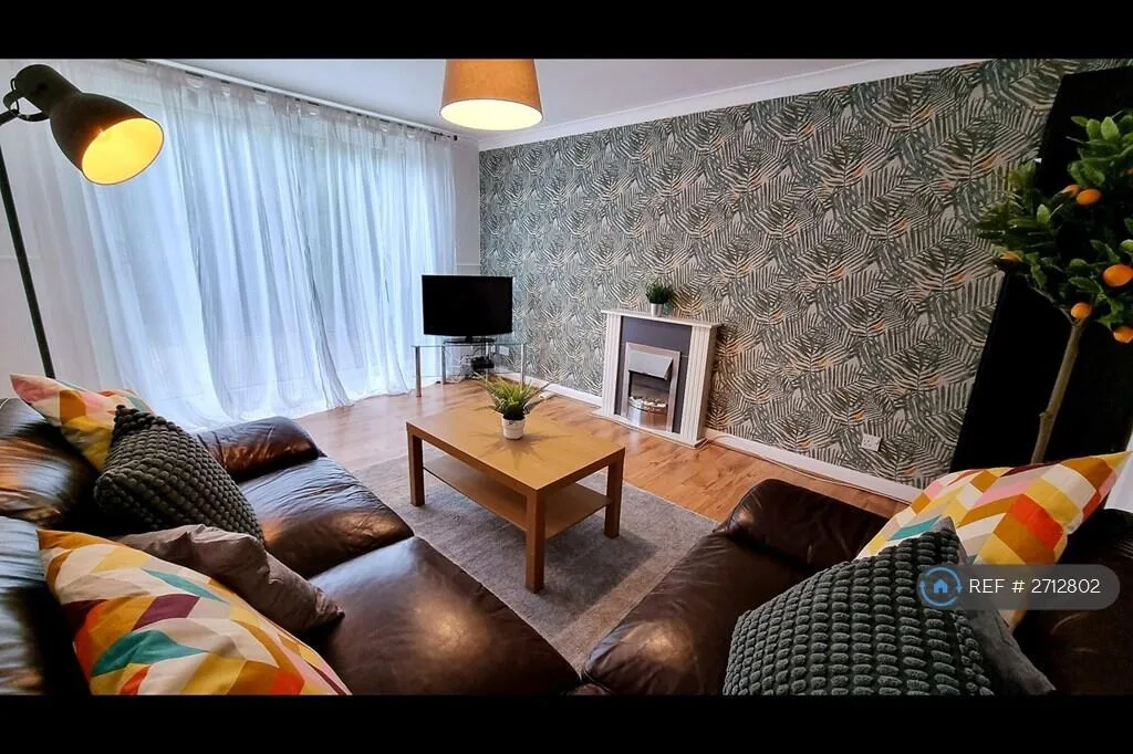 4 bedroom semi-detached house for rent