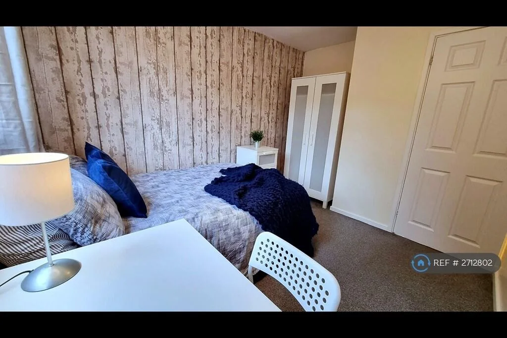 4 bedroom semi-detached house for rent