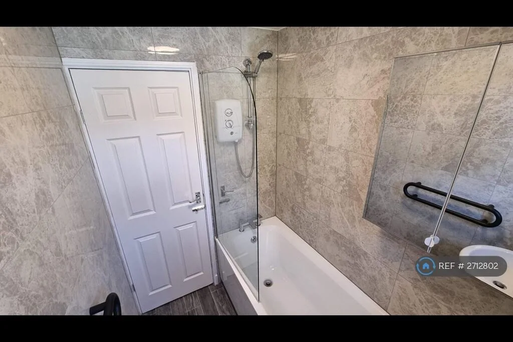 4 bedroom semi-detached house for rent