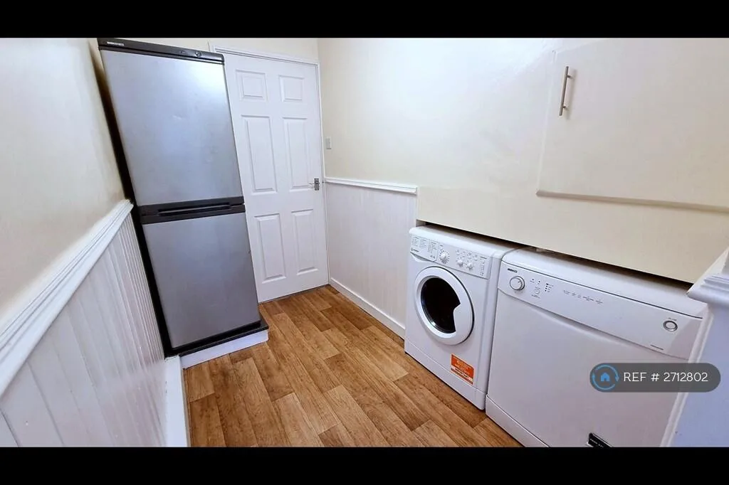 4 bedroom semi-detached house for rent