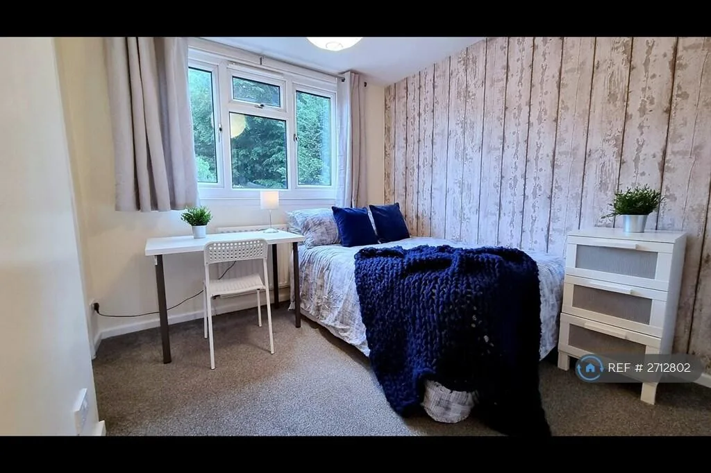 4 bedroom semi-detached house for rent