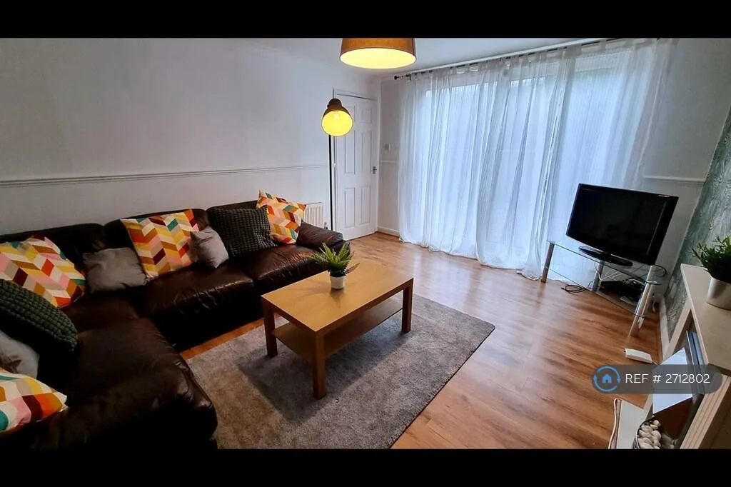 4 bedroom semi-detached house for rent