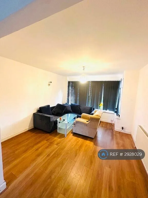 3 bedroom semi-detached house for rent