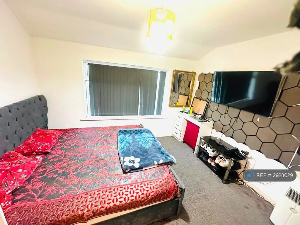 3 bedroom semi-detached house for rent