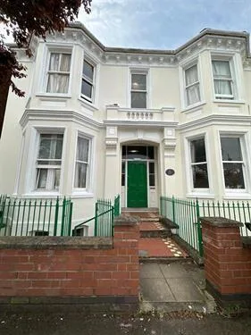 1 bedroom house share for rent