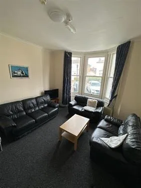 1 bedroom house share for rent