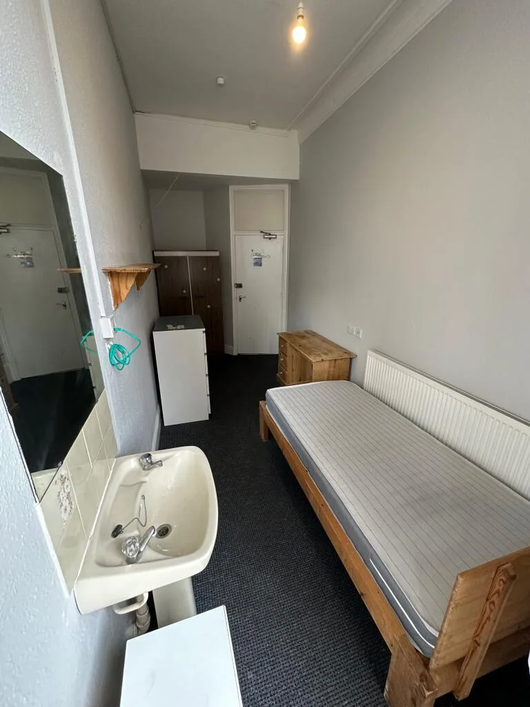 1 bedroom house share for rent