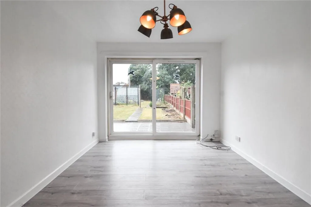 3 bedroom semi-detached house for rent