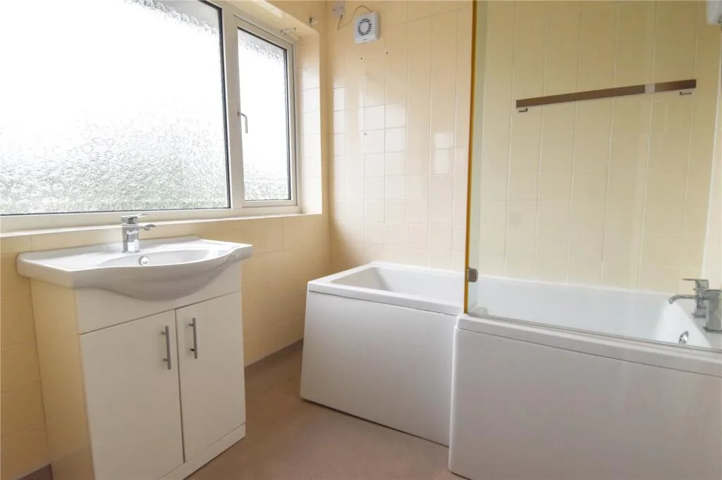 3 bedroom semi-detached house for rent