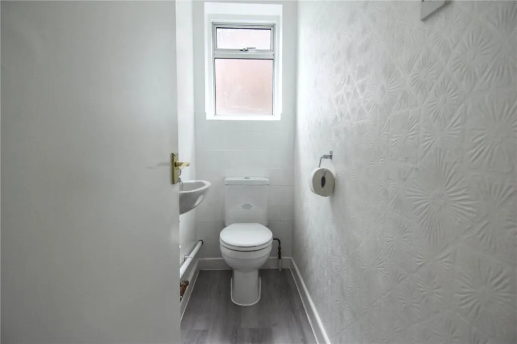 3 bedroom semi-detached house for rent
