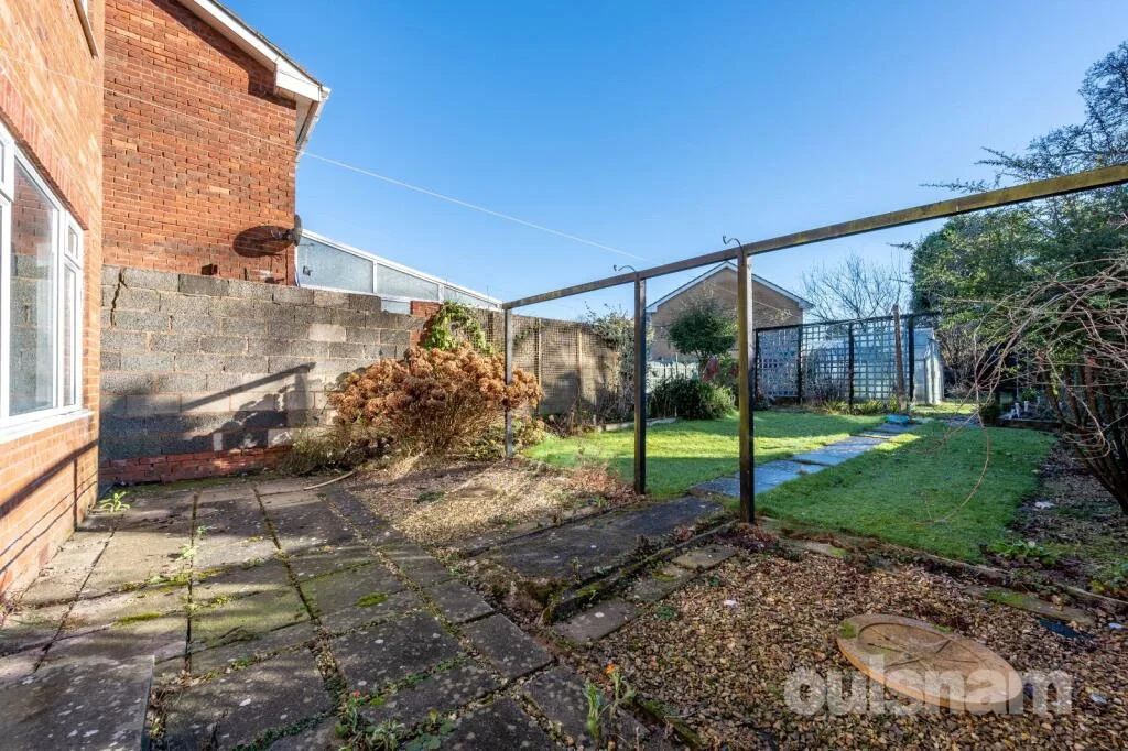 3 bedroom semi-detached house for rent