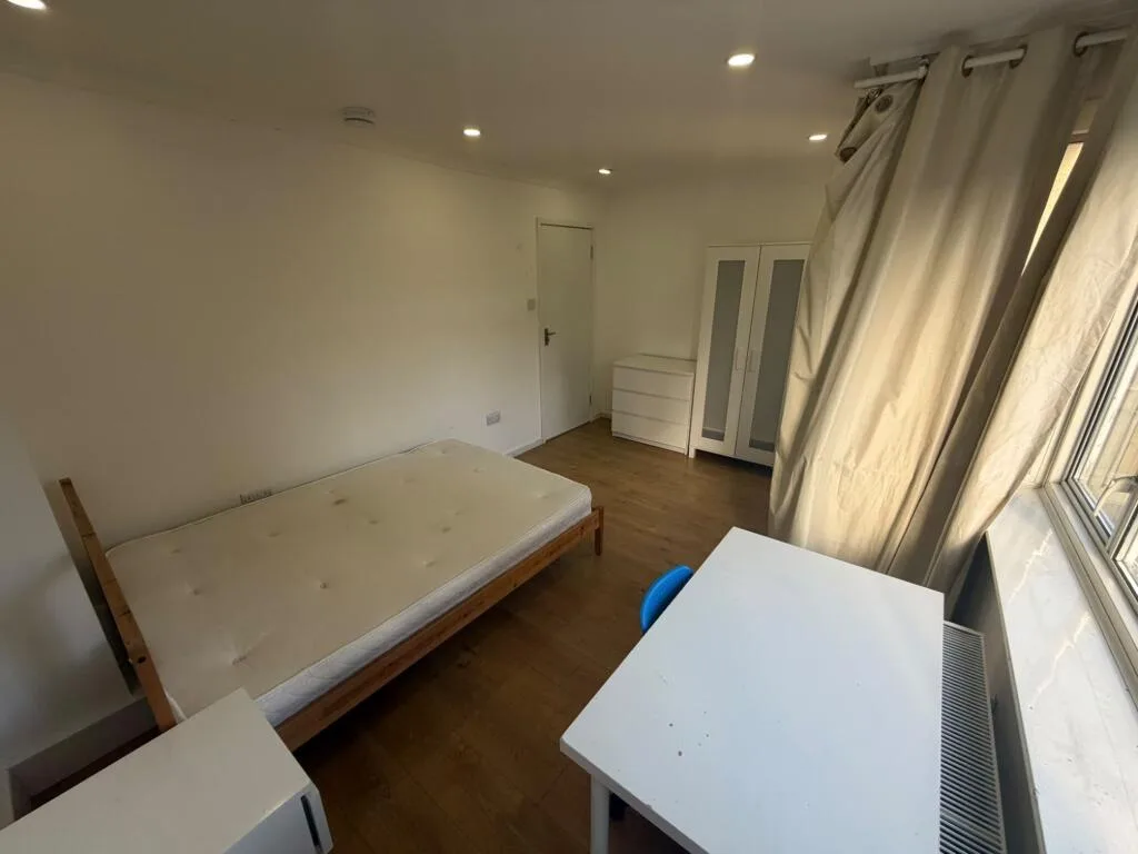 4 bedroom flat for rent