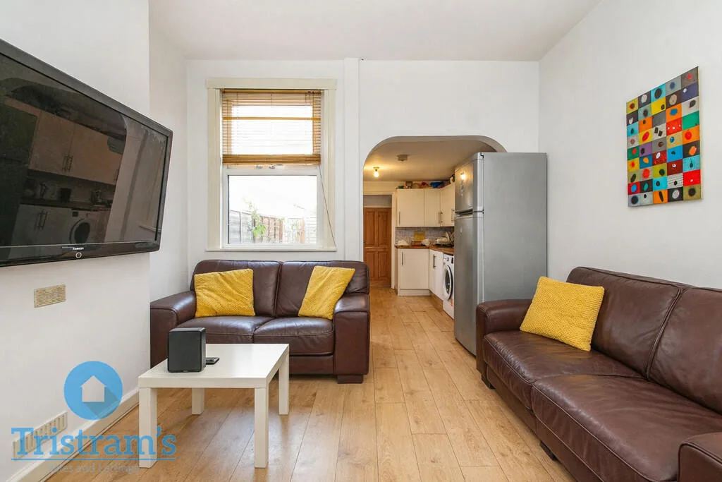 1 bedroom house share for rent