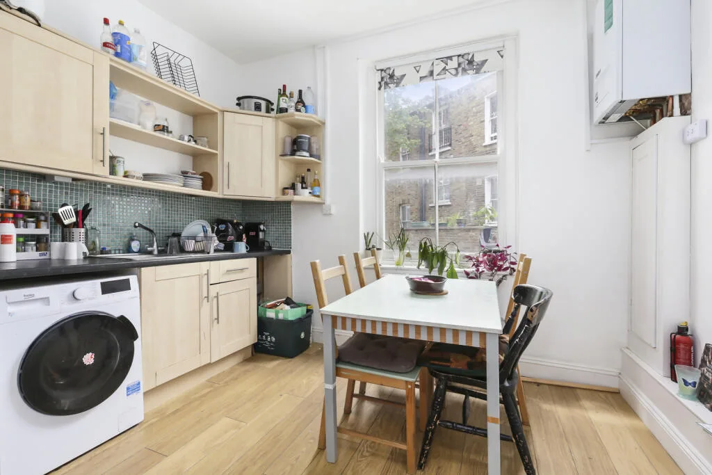 3 bedroom maisonette for rent
