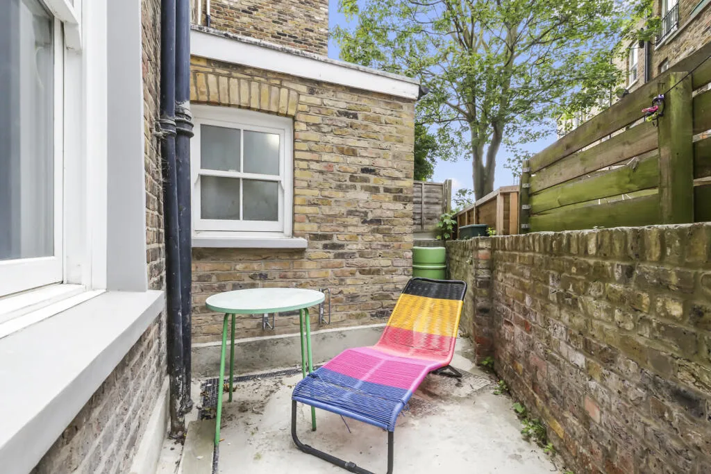 3 bedroom maisonette for rent