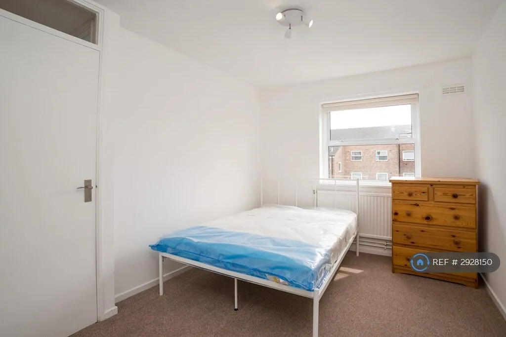 4 bedroom end of terrace house for rent