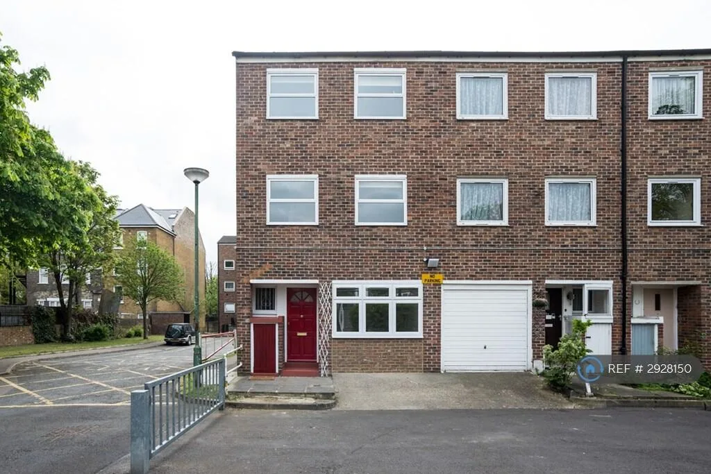 4 bedroom end of terrace house for rent