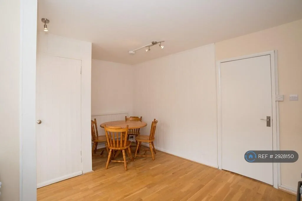 4 bedroom end of terrace house for rent