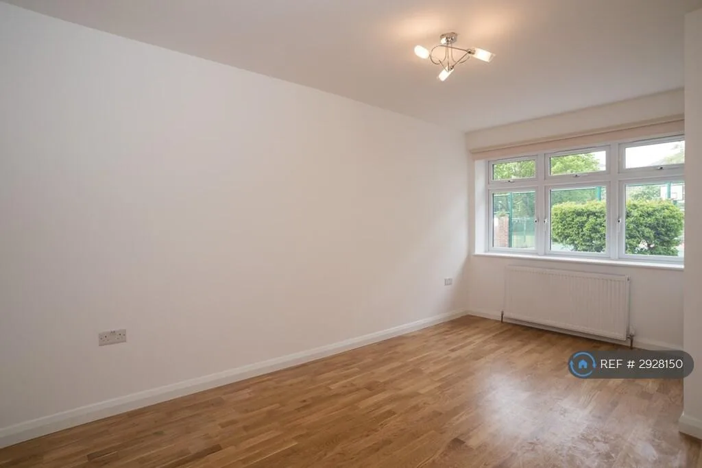 4 bedroom end of terrace house for rent
