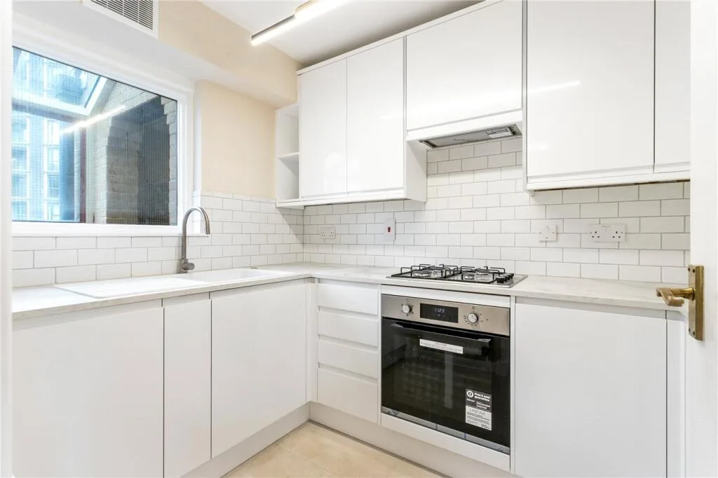 2 bedroom maisonette for rent