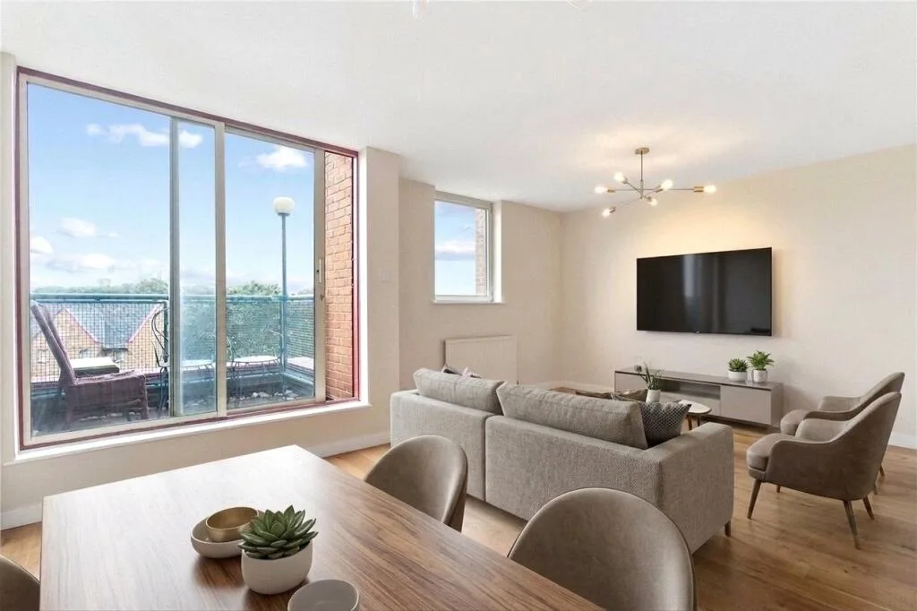 2 bedroom maisonette for rent
