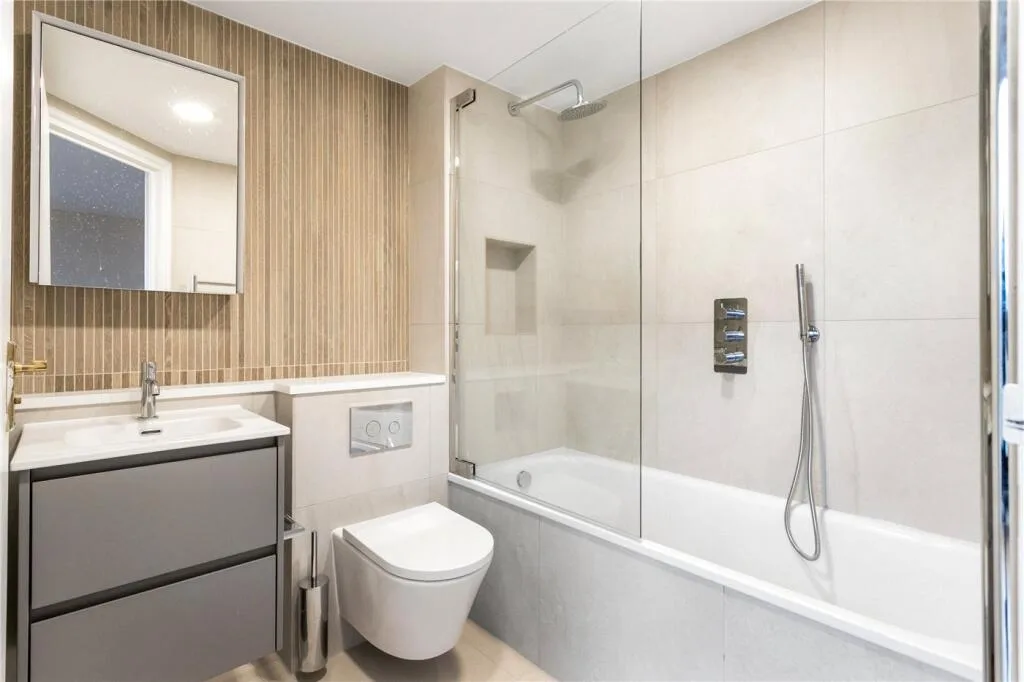 2 bedroom maisonette for rent