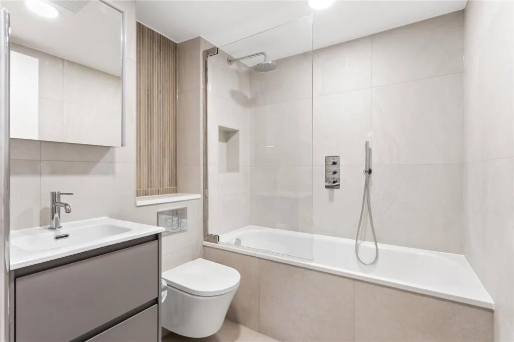2 bedroom maisonette for rent
