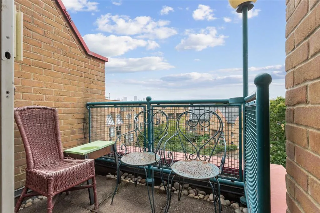 2 bedroom maisonette for rent