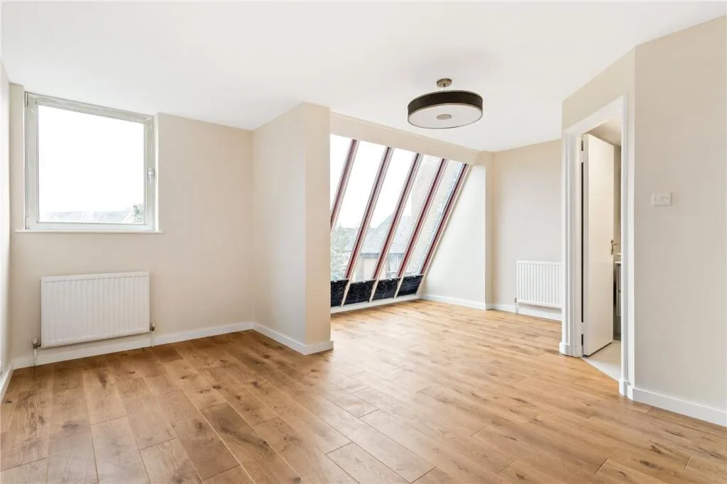 2 bedroom maisonette for rent