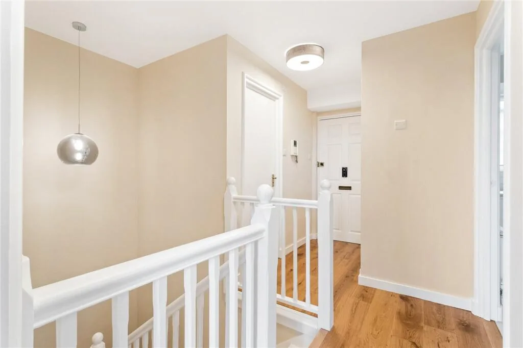 2 bedroom maisonette for rent