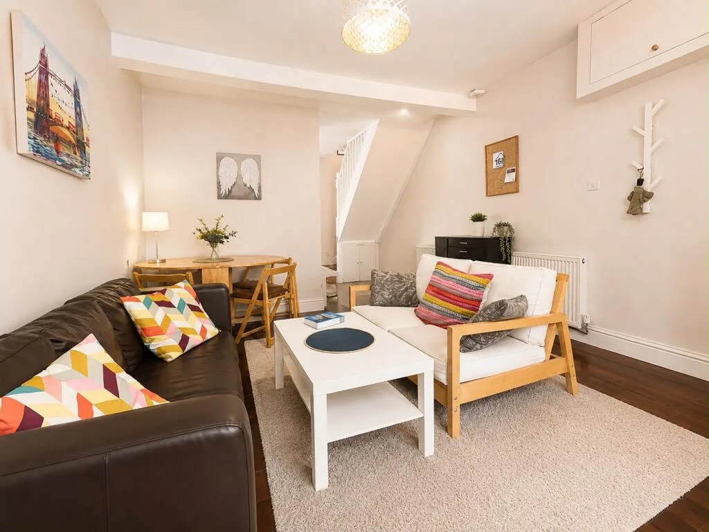 2 bedroom house for rent