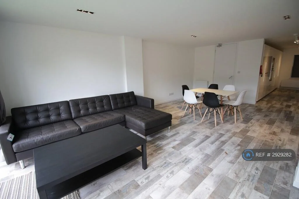 4 bedroom terraced house for rent