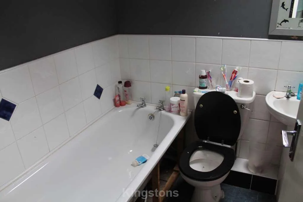 4 bedroom flat for rent