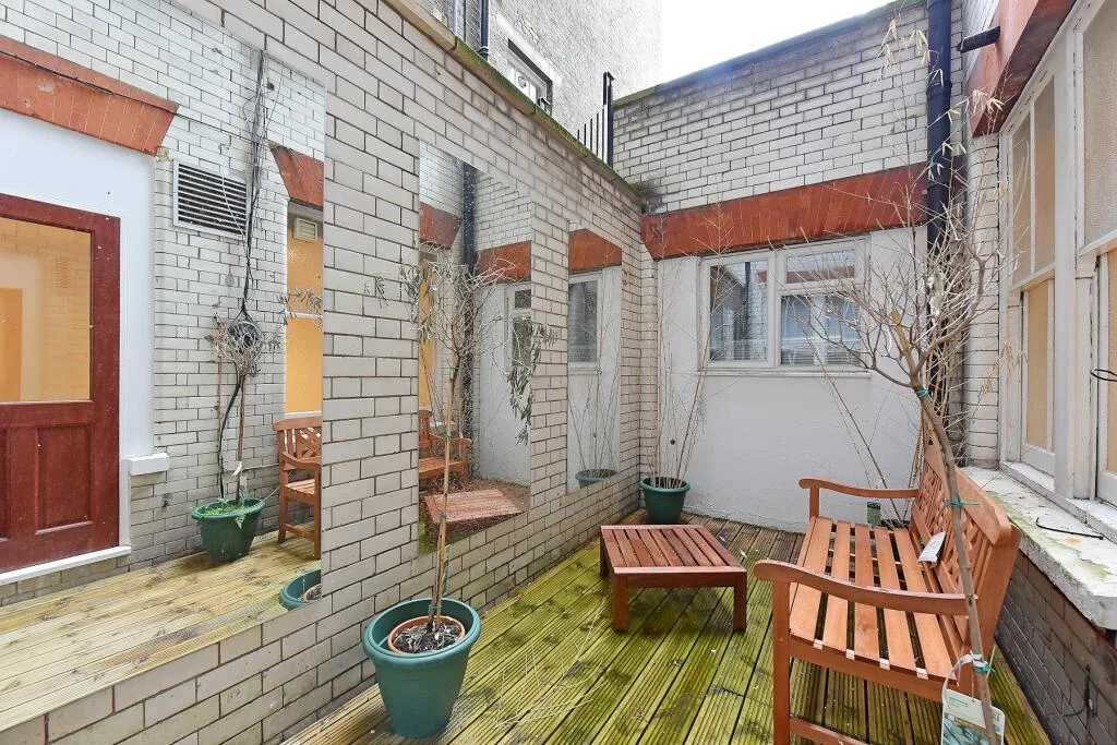 3 bedroom flat for rent