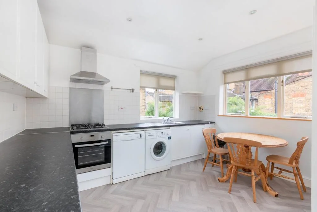 2 bedroom maisonette for rent