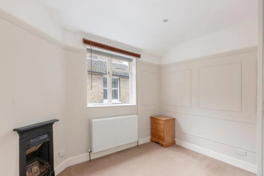 2 bedroom maisonette for rent