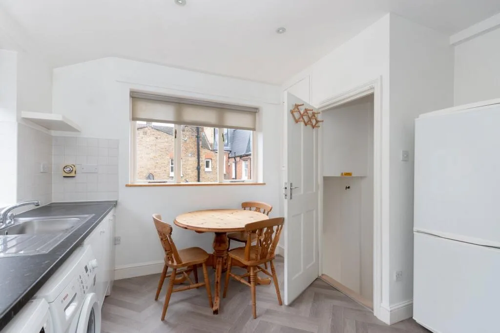 2 bedroom maisonette for rent