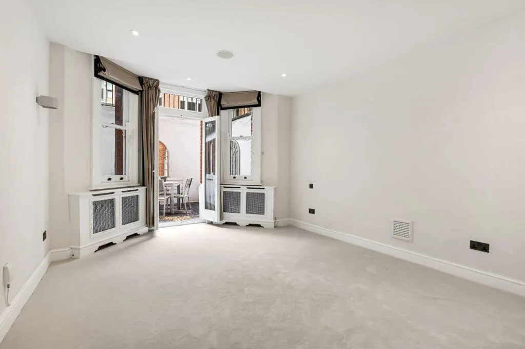 3 bedroom maisonette for rent