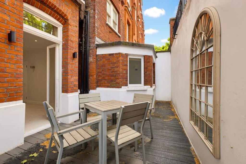 3 bedroom maisonette for rent