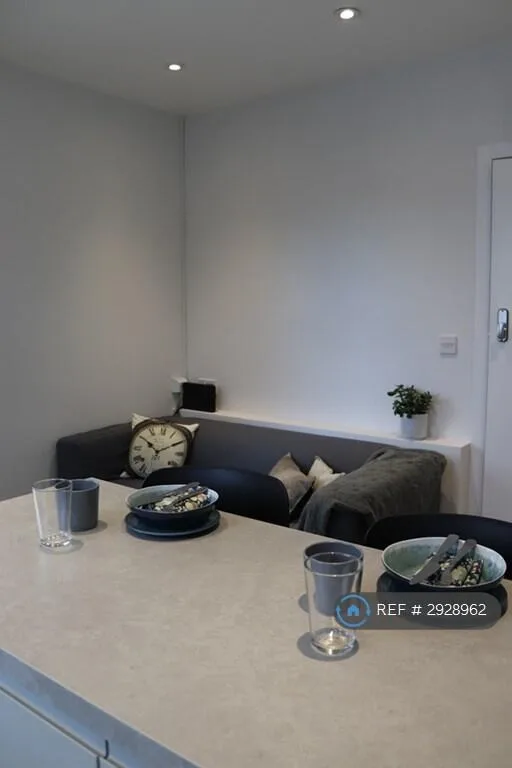 1 bedroom house share for rent