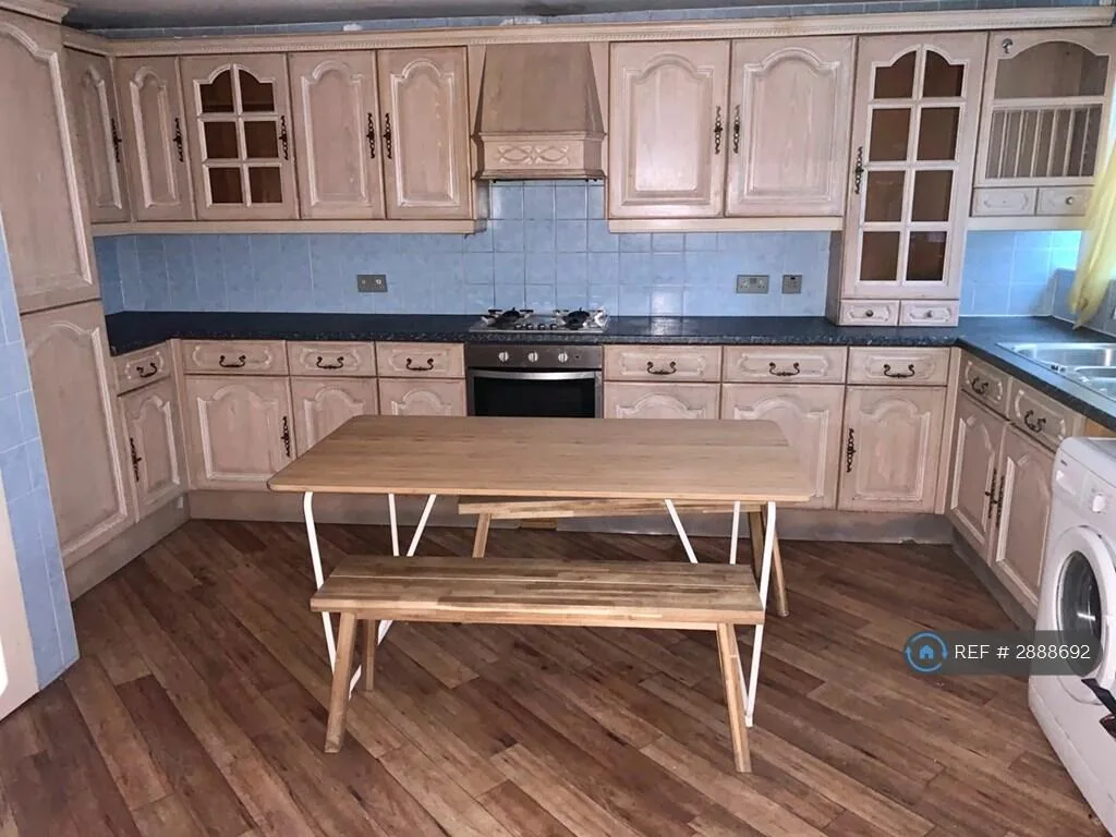 3 bedroom maisonette for rent