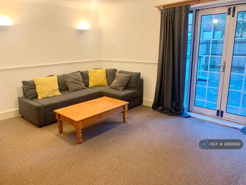 3 bedroom maisonette for rent