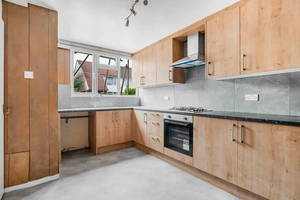 3 bedroom end of terrace house for rent