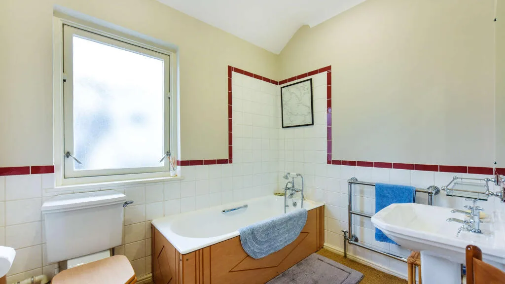 2 bedroom mews property for rent