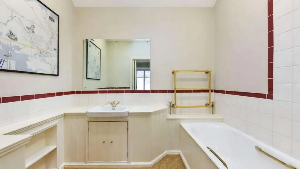 2 bedroom mews property for rent