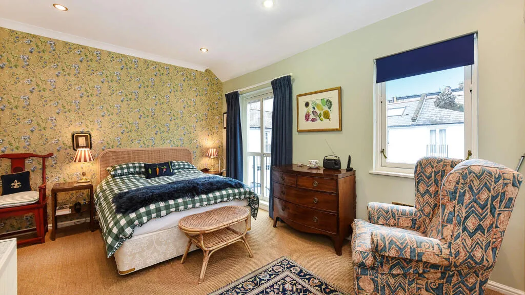 2 bedroom mews property for rent