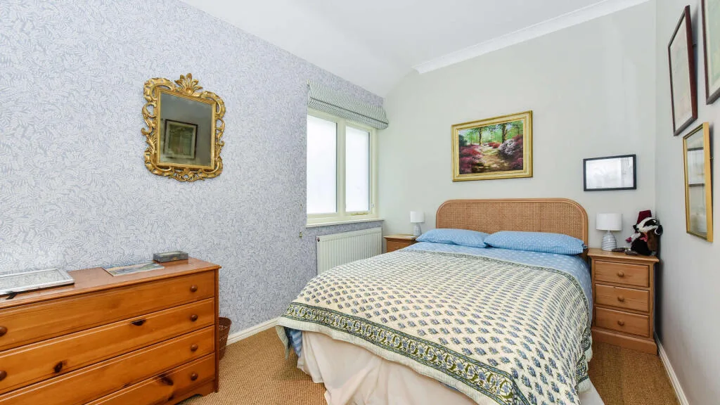 2 bedroom mews property for rent