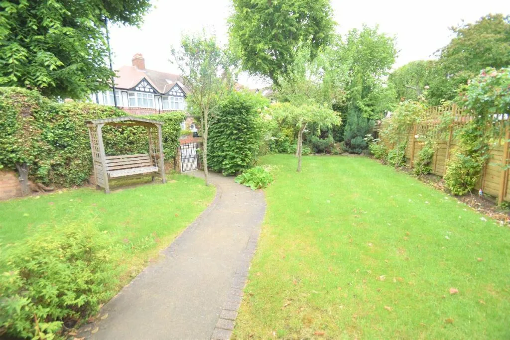 1 bedroom house share for rent